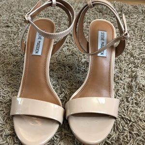 Steve Madden - nude leather heals - size 8